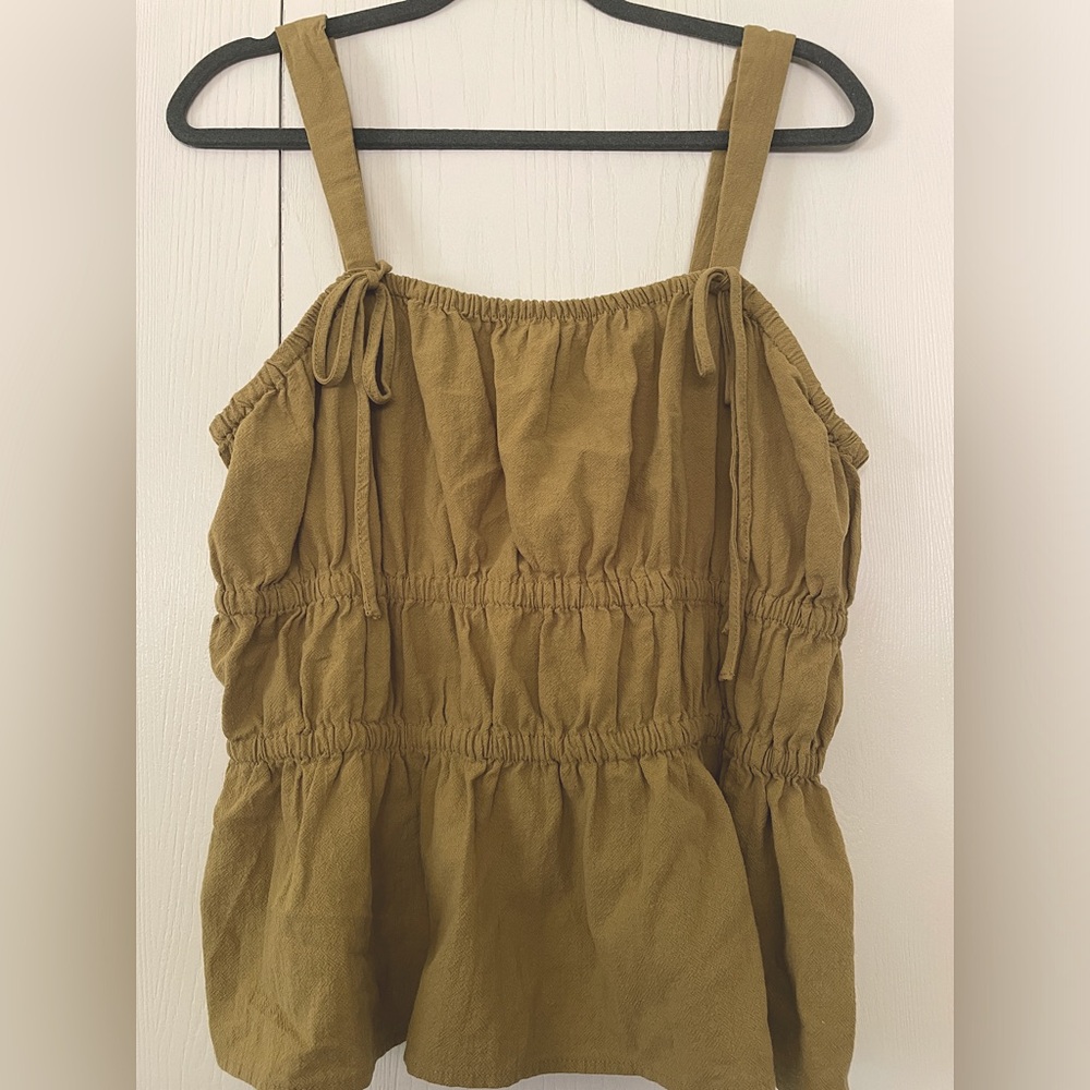 NWT!! Target 🎯 Universal Thread cute summer tank top!